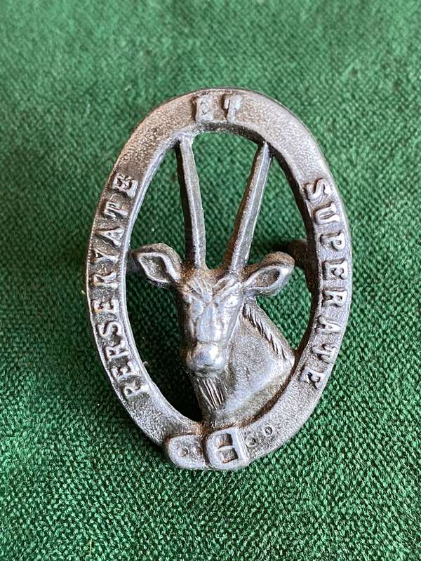 8 SA INF. GREY METAL CAP BADGE-APPROVED 1988- 2 LUGS