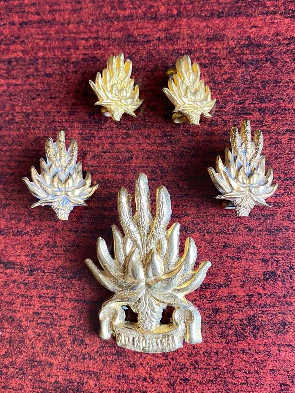 REGIMENT NORTH EAST CAPE GILDING METAL CAP,COLLARS AND MESS DRESS COLLARS-WORN POST 1965-LUGS+PINS C
