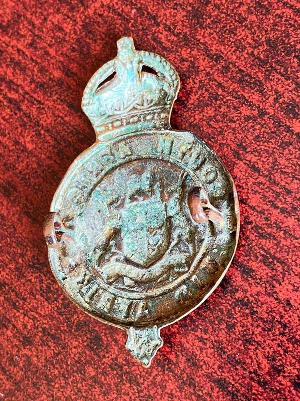 SA INSTRUCTIONAL CORPS,BRASS CAP BADGE-SOLID CENTRE-WORN 1913-1922- Z TYPE- 2 LUGS