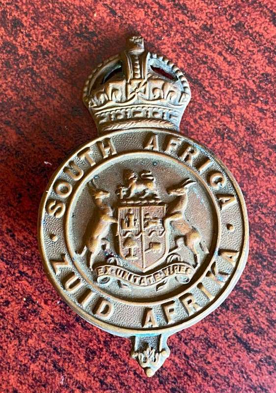 SA INSTRUCTIONAL CORPS,BRASS CAP BADGE-SOLID CENTRE-WORN 1913-1922- Z TYPE- 2 LUGS