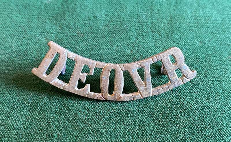 DUKE OF EDINBURGH'S OWN VOLUNTEER RIFLES,WHITE METAL SHOULDER TITLE-WORN 1899-1922- 2 LUGS