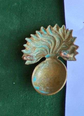 PRINCE ALFREDS OWN FIELD ARTILLERY BRASS OTHER RANKS HELMET BADGE-WORN 1902-1914-2 LUGS-MEASURES 45M