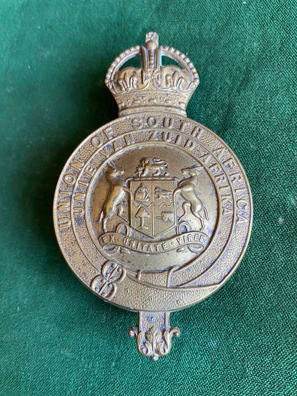 SOUTH AFRICAN MOUNTED RIFLES BRASS MARTINGALE BADGE-WORN 1913-1926-2X LUGS-MEASURES 90X55MM