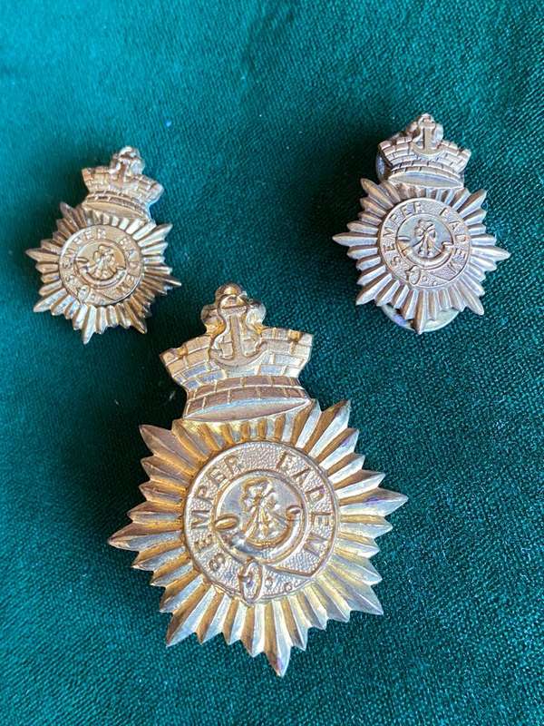CAPE TOWN RIFLES BRASS CAP AND COLLARS-WORN 1964-1970'S-LUGS + PINS INTACT