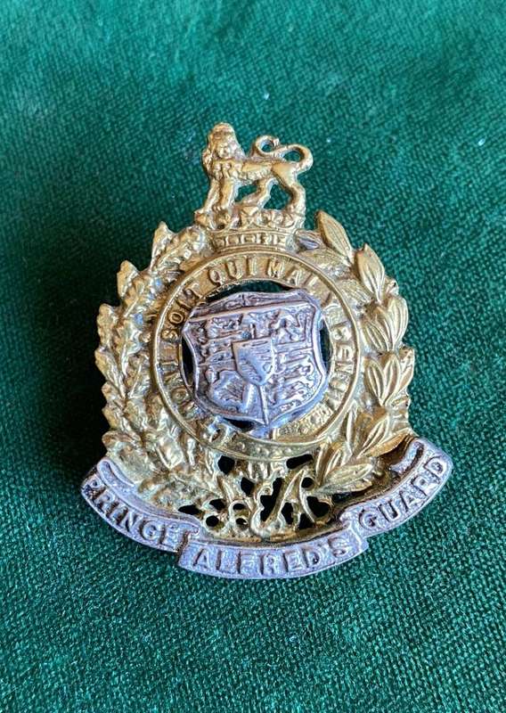 PRINCE ALFRED GUARD BI/METAL CAP BADGE-WORN 1922-1963- 2 LUGS