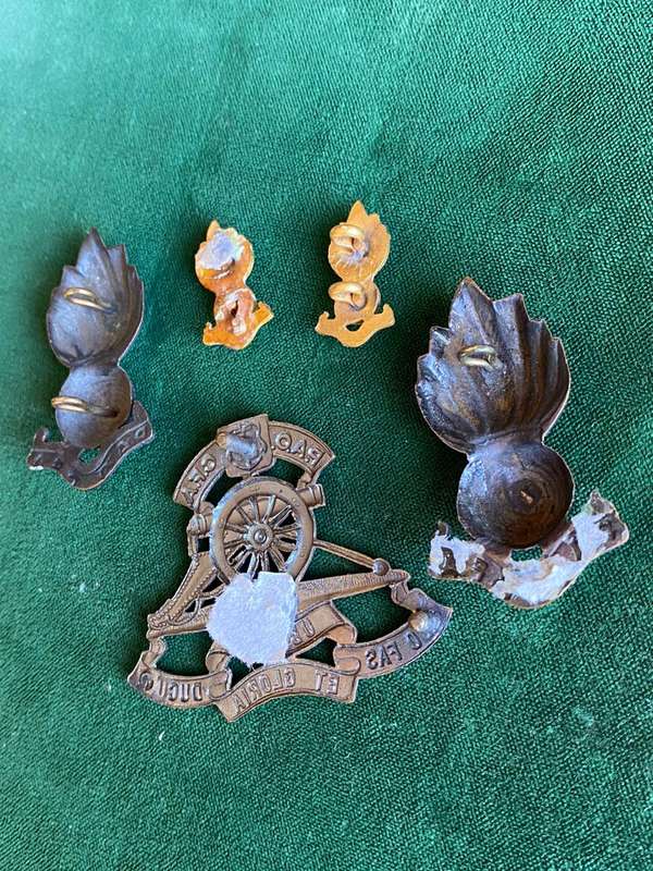 PRINCE ALFRED'S OWN CAPE FIELD ARTILLERY,BRONZE CAP AND COLLARS AND GILT OFFICERS MESS DRESS COLLARS
