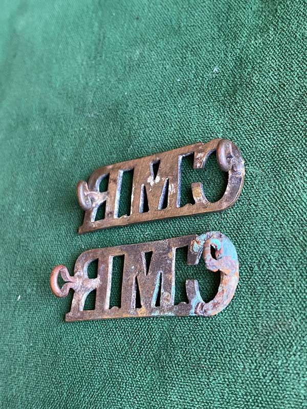 CAPE MOUNTED RIFLES BRASS TITLE PAIR-WORN 1897-1913-LUGS INTACT