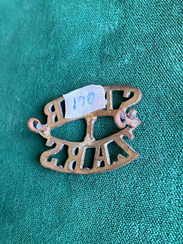 1S SA MOUNTED RIFLES,BRASS TITLE-WORN 1922-1926- 2 LUGS