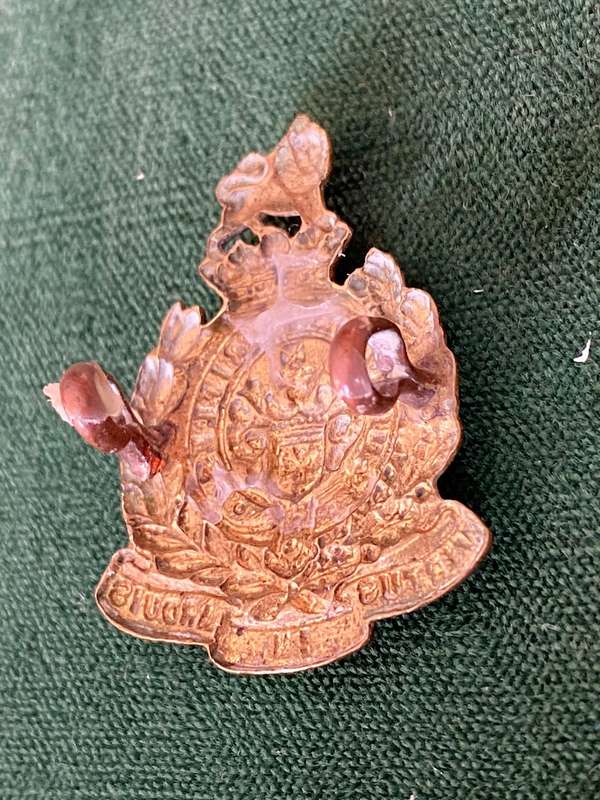 UITENHAGE RIFLES-BRASS CAP BADGE-WORN 1902-1913- 2 LUGS-MEASURES 35X28 MM