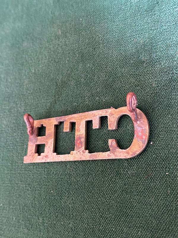 CAPE TOWN HIGHLANDERS WHITE METAL SHOULDER TITLE-WORN PRE 1913 AND FROM 1933- 2 LUGS