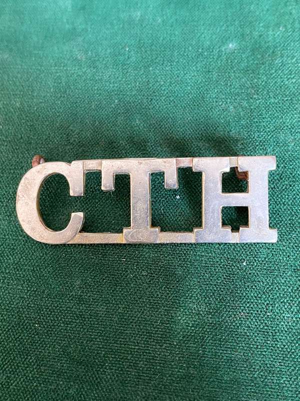 CAPE TOWN HIGHLANDERS WHITE METAL SHOULDER TITLE-WORN PRE 1913 AND FROM 1933- 2 LUGS