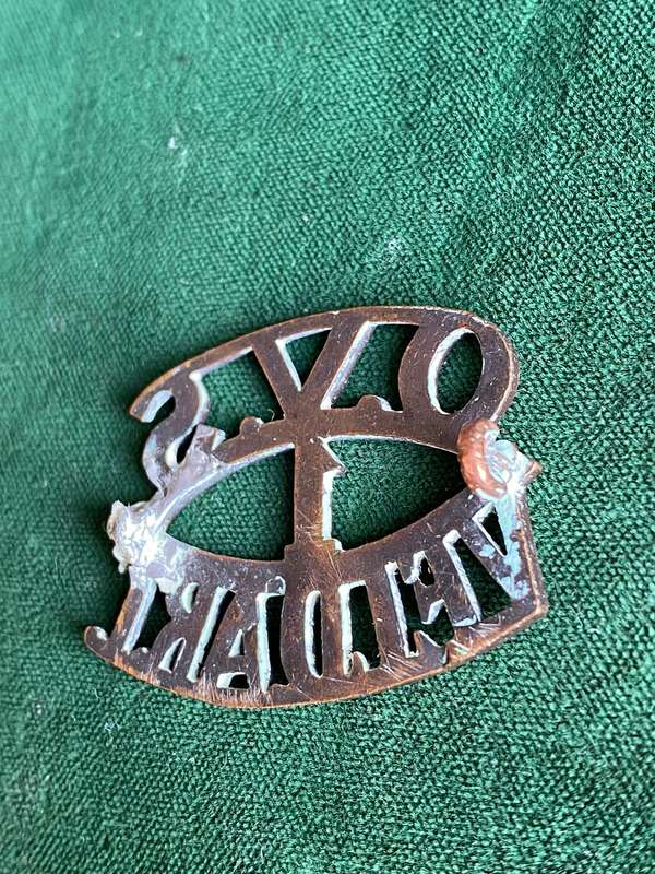 FIRST (BLOEMFONTEIN) BATTERY O.F.S. FIELD ARTILLERY TITLE-WORN DURING THE 1930'S- ONE LUG
