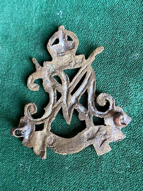 ROYAL NATAL CARBINEERS BRASS CAP BADGE-WORN 1936-1964- 2 LUGS