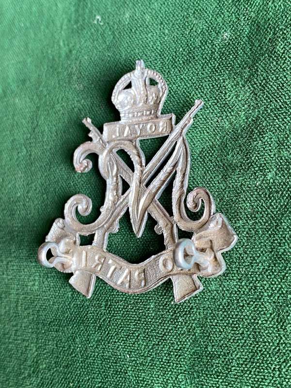 ROYAL NATAL CARBINEERS WHITE METAL CAP BADGE-WORN 1936-1964- 2 LUGS