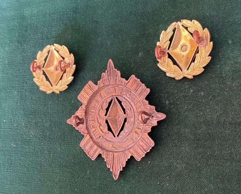 KIMBERLEY REGIMENT BRASS CAP AND BI/METAL COLLARS-WORN FROM 1922- LUGS INTACT