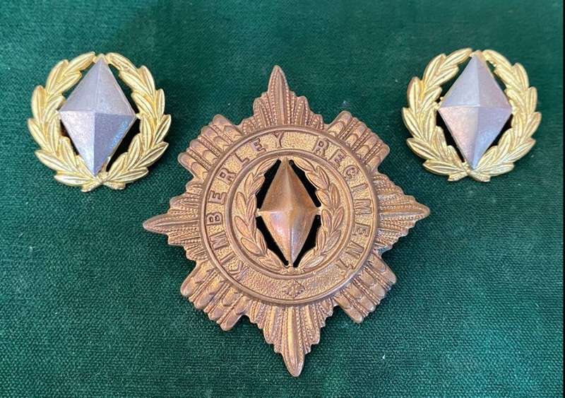 KIMBERLEY REGIMENT BRASS CAP AND BI/METAL COLLARS-WORN FROM 1922- LUGS INTACT