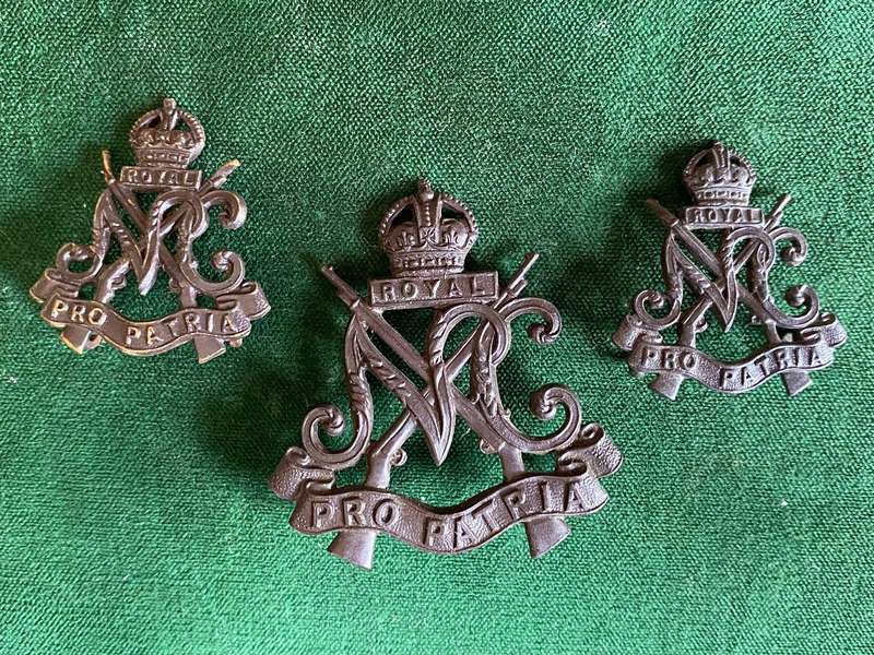 ROYAL NATAL CARBINEERS DARKENED BRASS CAP AND COLLARS-WORN 1936-1964-LUGS INTACT