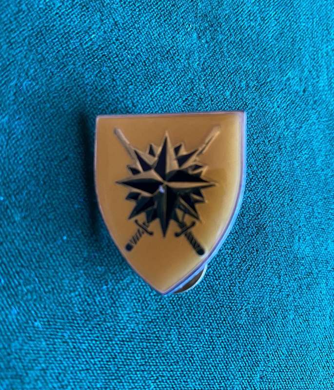 RECCE HQ FOB BADGE- 2 PINS-ORIGINAL