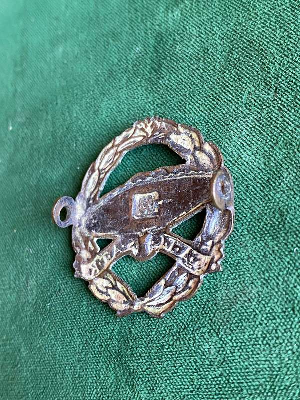 SA TANK CORPS-VOIDED CENTRE BERET BADGE-WORN FROM MAY 1940-SEPT 1941- 2 LUGS