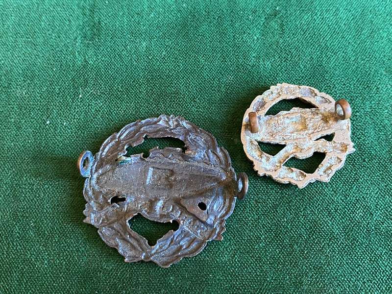 SA TANK CORPS-VOIDED CENTRE BERET AND ONE COLLAR-WORN FROM MAY 1940-SEPT 1941-LUGS INTACT