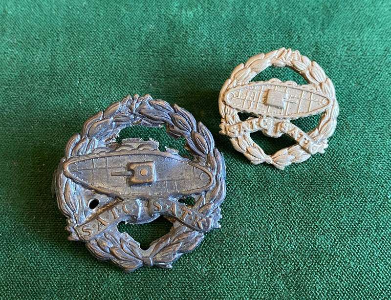 SA TANK CORPS-VOIDED CENTRE BERET AND ONE COLLAR-WORN FROM MAY 1940-SEPT 1941-LUGS INTACT