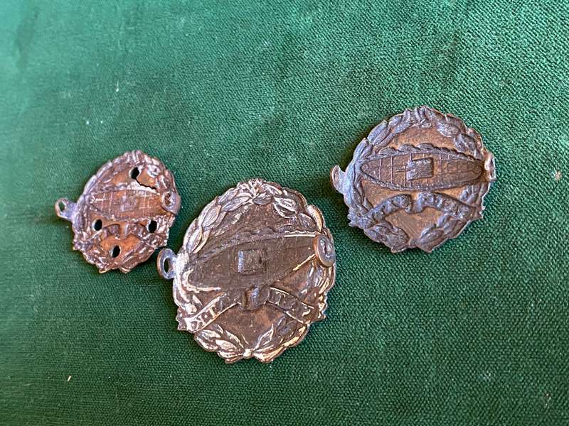 SA TANK CORPS-SOLID CENTRE CAP AND COLLARS-WORN FROM MAY 1940-SEPT 1941-LUGS COMPLETE