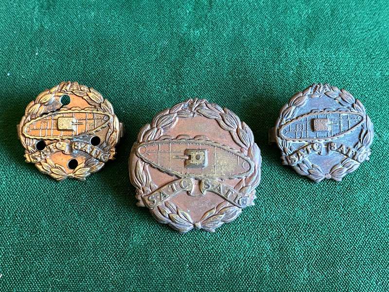 SA TANK CORPS-SOLID CENTRE CAP AND COLLARS-WORN FROM MAY 1940-SEPT 1941-LUGS COMPLETE