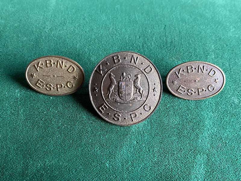 ESSENTIAL SERVICE PROTECTION CORPS-BRASS CAP AND COLLARS (SOLID CENTRE)WORN 1940-1943-LUGS INTACT