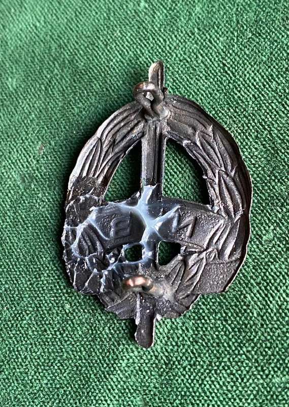 NATIONAL VOLUNTEER BRIGADE-BLACK CAP BADGE-WORN 1940-42- 2 LUGS