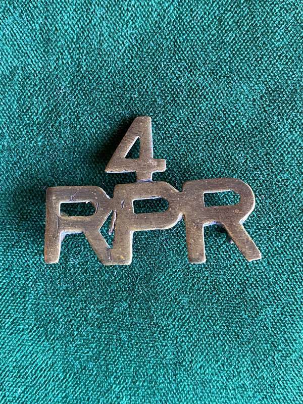4TH REGIMENT RAILWAY PIONEER REGIMENT SHEET METAL TITLE-WORN DURING THE BOER WAR- 2 LUGS