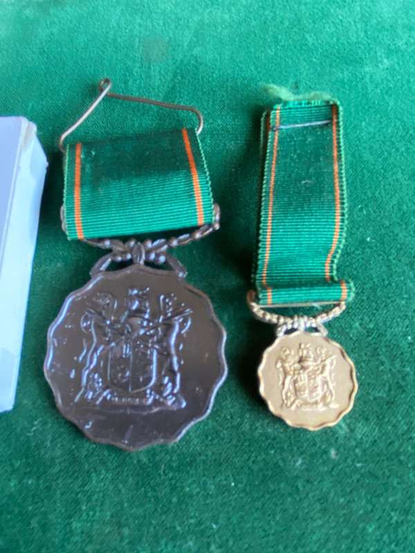 GOOD SERVICE MEDAL-BRONZE COMMANDO-1975-86/10 YEARS COMES WITH ORIGINAL PRESENTATION BOX-SWA CAMPAIG
