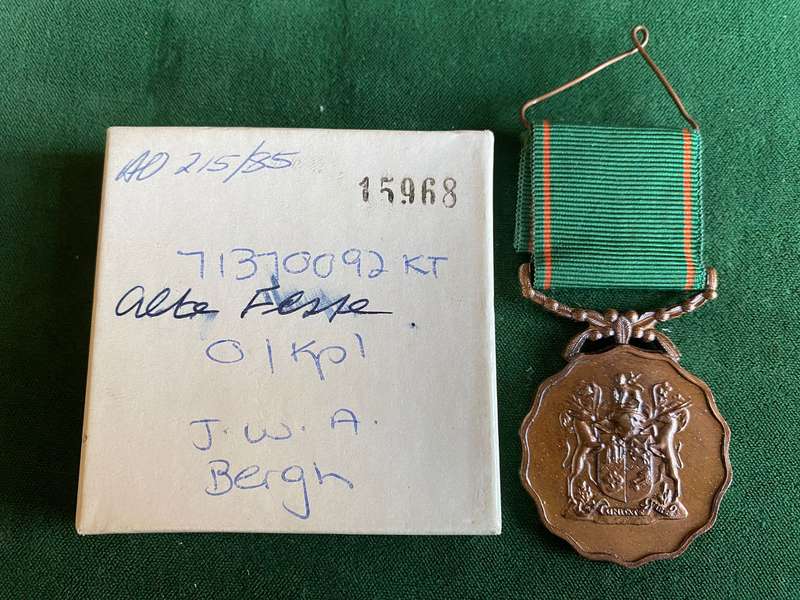 GOOD SERVICE MEDAL-BRONZE COMMANDO-1975-86/10 YEARS COMES WITH ORIGINAL PRESENTATION BOX-SWA CAMPAIG