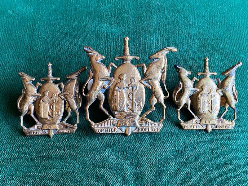 SA COLOURED CORPS,BRASS CAP AND COLLARS-PINS COMPLETE-WORN 1954-1970'S