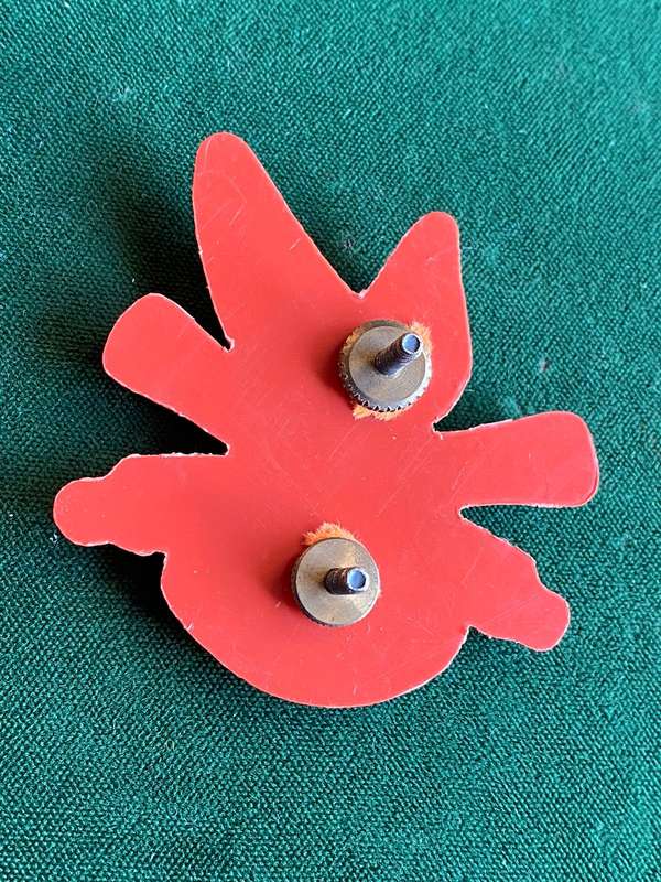 4 FIELD REGIMENT,GREY METAL ON RED PLASTIC CAP BADGE-APPROVED IN 1984- 2X SCREW LUGS