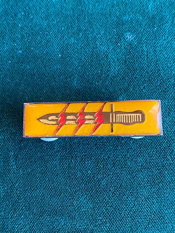 FULL SIZE 61 MECHANISED BATTALION GROUP OPERATIONS PARTICIPATION BADGE-WHITE HANDLE VARIATION-ORIGIN