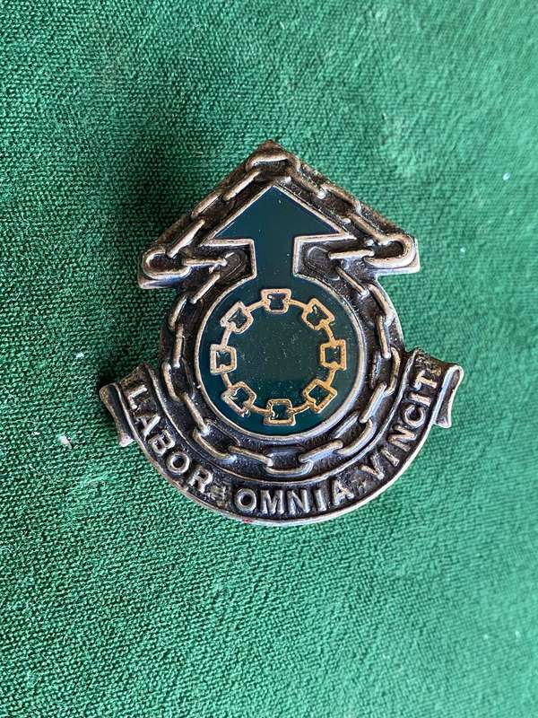 SA ARMY LOGISTIC COMMAND HQ UNIT CAP BADGE-APPROVED IN 1986- 2X SCREW LUGS