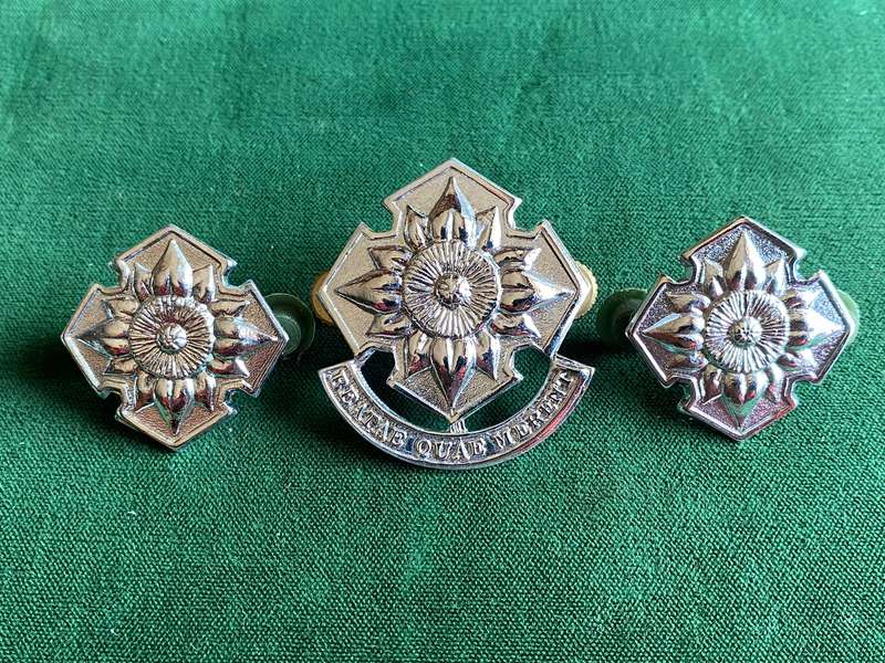 SA ARMY WOMEN'S COLLEGE,CHROMED CAP AND COLLARS-APPROVED IN 1978-PIN S + LUGS INTACT