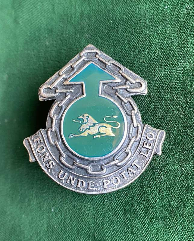 EASTERN TRANSVAAL COMMAND MAINTENANCE UNIT CAP BADGE- 2X SCREW LUGS