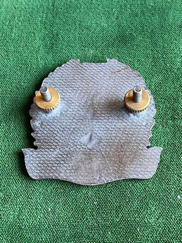 SANDRIVIER COMMANDO,GREY METAL CAP BADGE-APPROVED 1997-2X SCREW LUGS