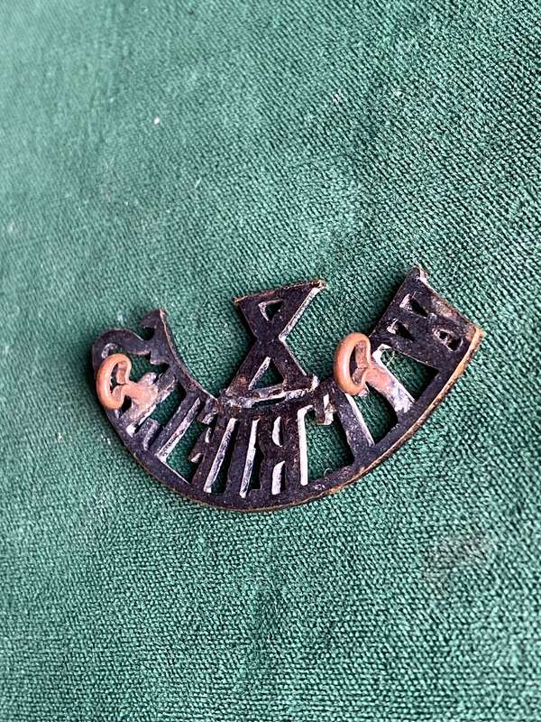 WITWATERSRAND RIFLES TITLE-WORN 1913-32- 2 LUGS