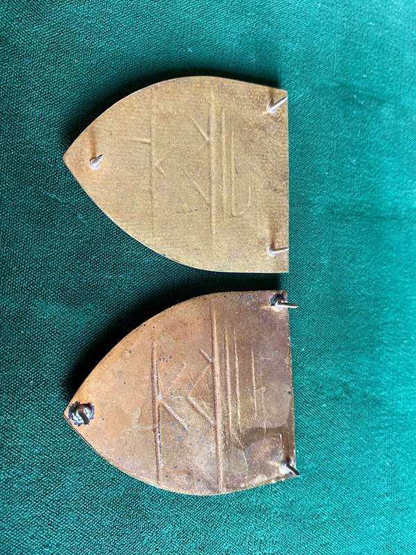 2 SA INFANTRY BATTALION FLASH PAIR-GOLD TYPE-2ND ISSUE-PINS INTACT