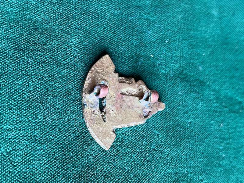CAPE CORPS CAP BADGE-WORN 1940-45- 2 LUGS