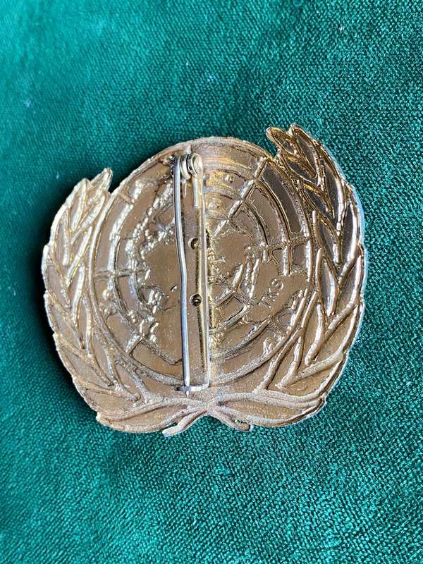 UNITED NATIONS-BERET BADGE-STICK PIN INTACT