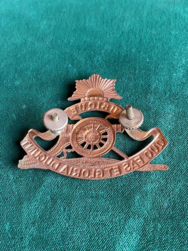 REGT. UNIVERSITY ORANGE FREE STATE-GILDING METAL CAP  BADGE -WORN FROM 1964- 2 X SCREW LUGS