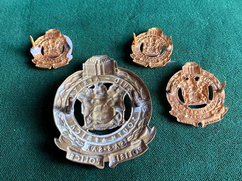 REPUBLIC OF SOUTH AFRICA RAILWAY POLICE CAP,ONE COLLARS AND 2 MESS DRESS COLLARS-ONE PIN MISSING