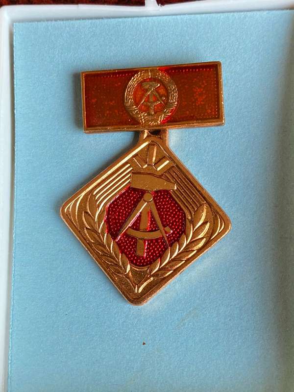 EAST GERMAN SOCIALIST ACTIVIST MEDAL