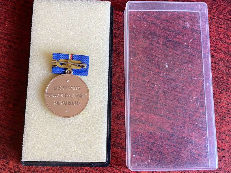 EASTGERMAN MEDAL-OUTSTANDING YOUTH COLLECTIVE OF THE GDR-INSTITUTED 1963