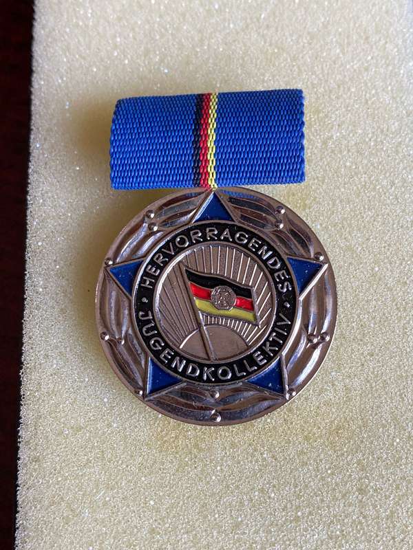 EASTGERMAN MEDAL-OUTSTANDING YOUTH COLLECTIVE OF THE GDR-INSTITUTED 1963