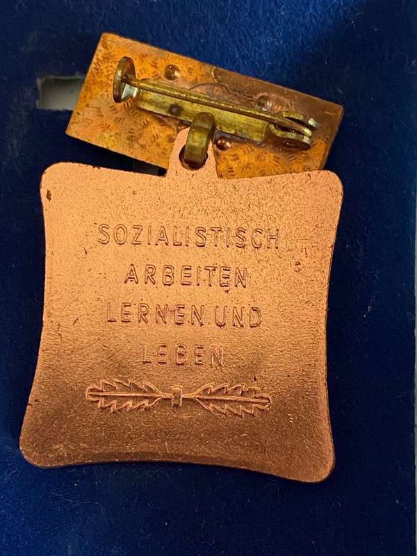 EAST GERMAN SOCIALIST WORKERS DDR AGRICULTURE COLLECTIVE AWARD MEDAL