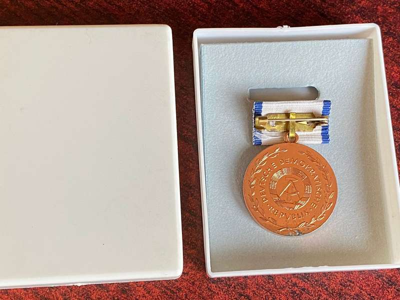 EAST GERMAN MEDAL FOR FAITHFUL SERVICE IN THE HEALTH AND SOCIAL SERVICES-INSTITUTED 1973-BRONZE